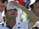 HORKO. Francouzsk tenista Julien Benneteau se chlad bhem zpasu na US Open