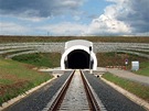 S délkou 1 758 metr je Bezenský tunel v souasnosti nejdelím elezniním...