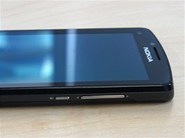 Nokia 700