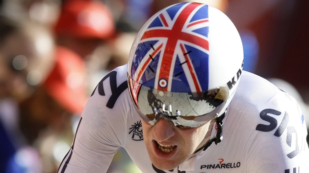 Z �ASOVKY DO HOR. Bradley Wiggins si v �asovce vytvo�il dobrou pozici a v