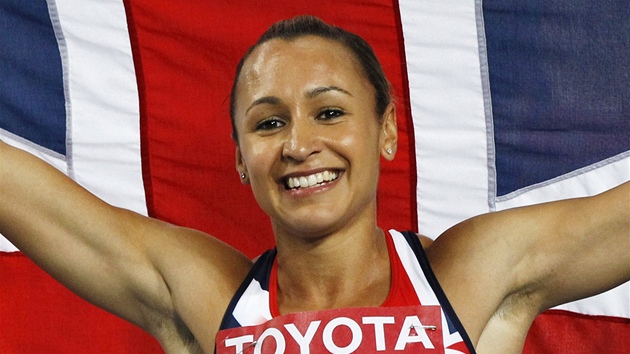 NEJKRÁSN�J�Í ÚSM�V. Britská sedmiboja�ka Jessica Ennisová slaví st�íbro na...