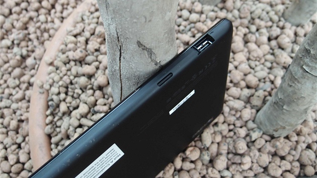 Plnohodnotné USB a repro v tabletu Lenovo ThinkPad Tablet 