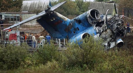 Vyproování trosek letadla Jak-42 (8. záí 2011)