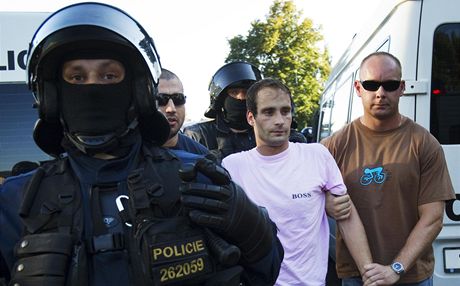 Pi sobotní protiromské demonstraci ve Varnsdorfu zadreli policisté nkolik