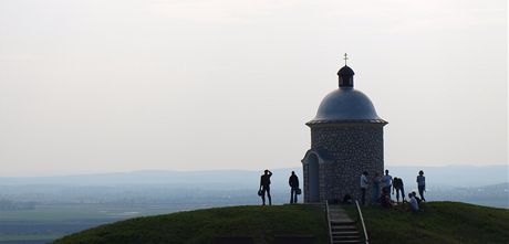 Hraditk u Velkch Blovic. Kaplika pedstavuje poklidn msto mezi vinicemi