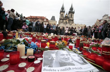 Pieta na Staromstskm nmst v Praze za hokejisty, kte zemeli pi leteck