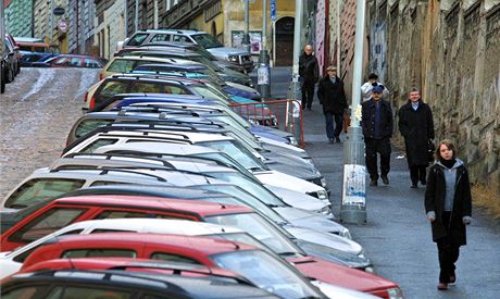 Praha 10 uspoádá referendum, ve kterém si lidé rozhodnou o parkování. (Ilustraní snímek)