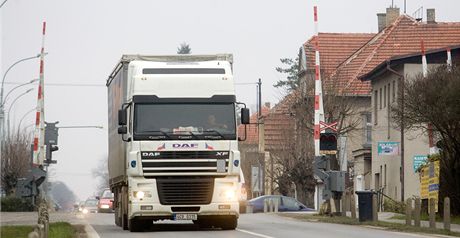 Kamiony nesmí do Polska, policie je odstavuje ped pechodem v Náchod (ilustraní foto).