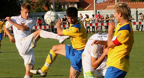Momentka ze zápasu Sokol Tasovice - FK Dukla Praha.