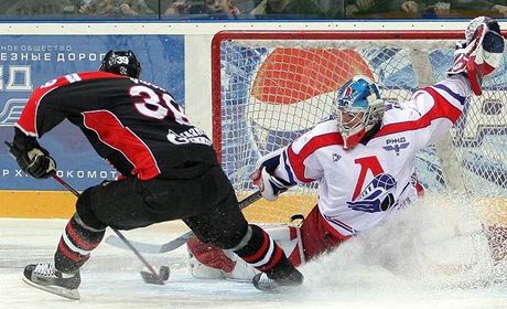 K favoritm KHL budou znovu patit Omsk (v erném) a Jaroslavl.