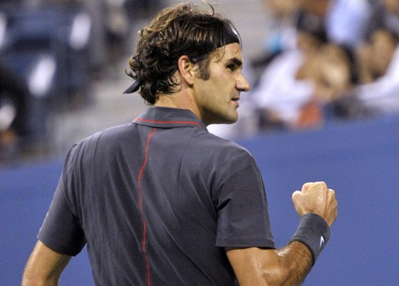 VÍTZSTVÍ. výcarský tenista Roger Federer postoupil do semifinále US Open.