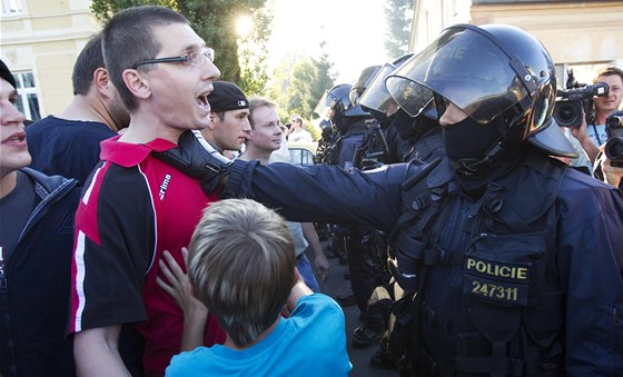 Sobotní demonstrace proti kriminalit Rom ve Varnsdorfu