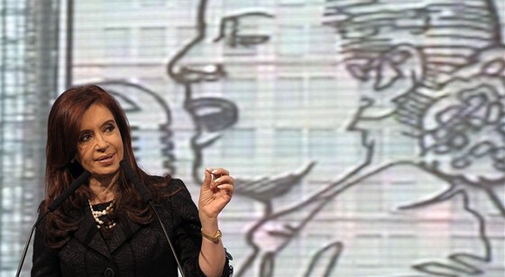 Argentinská prezidentka Cristina Fernandézová Kirchnerová u portrétu Evity
