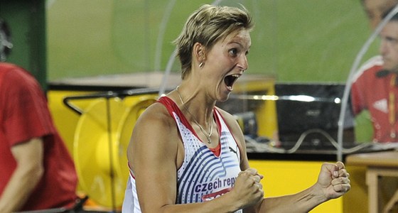 JEN TAK DÁL! Barbora potáková se raduje po úspném pokusu ve finále závodu