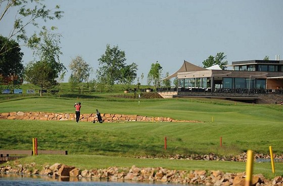 Hit Albatross Golf Clubu ve Vysokém Újezd u Prahy.