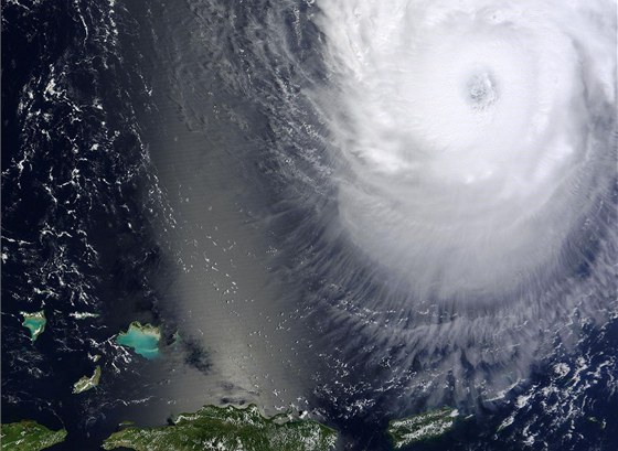 Hurikán Katia na satelitním snímku amerického Národního úadu pro oceány a atmosféru (NOAA)