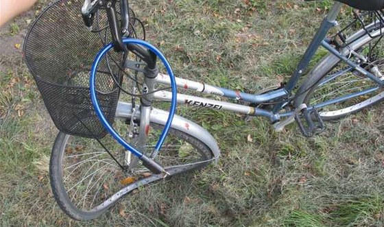 Jízdní kolo opilé cyklistky po nehod