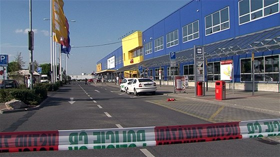 Čeští policisté museli 2. září evakuovat proejny Ikea po celé republice