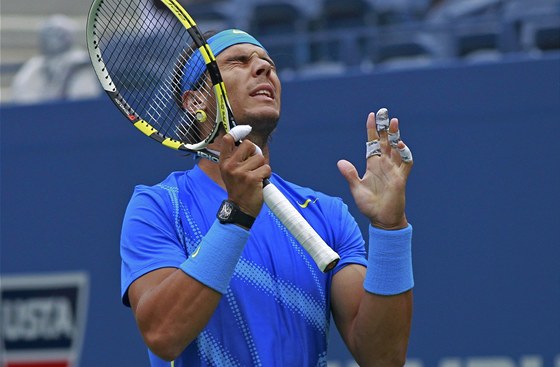 NA VOD NE! Rafael Nadal se na mokru ve tech gamech s Donaldem Youngem jen