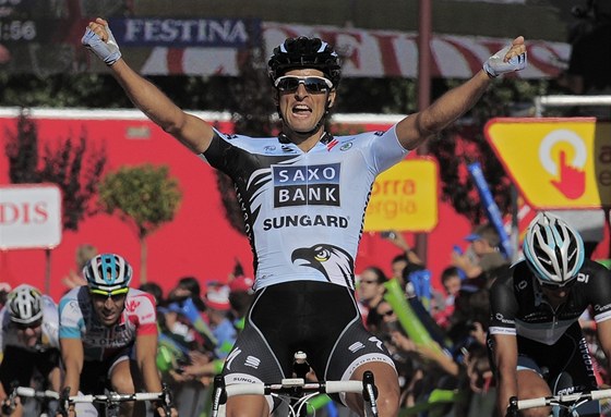 TRIUMF. Argentinský cyklista Juan Jose Haedo vítzí v 16. etap Vuelty. 