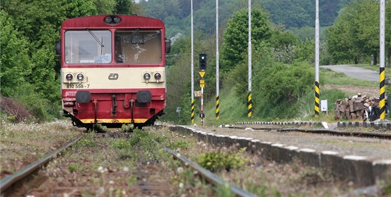 Modernizaci železnice mezi Brnem a Zastávkou možná zbrzdí obec tetčice. Ta podala kvůli protihlukovým stěnám žalobu k soudu (ilustrační snímek).