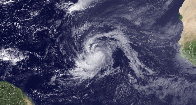 Nad východní částí Tichého oceánu se zformoval hurikán Frank, rychle sílí