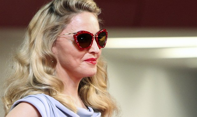 Kdy� se Madonna na za�átku p�ehlídky objevila na Lidu, fanou�ci �íleli a...