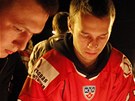 Hokejoví fanouci Jaroslavli truchlí v ulicích msta (7. záí 2011)