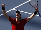 POSTUP. Britský tenista Andy Murray se raduje z dalí úasti v grandslamovém