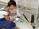 Pracovnice Mstského muzea ve Veselí nad Moravou pipravuje výstavu unikátních