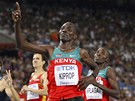 PRVNÍ V CÍLI. Kean Asbel Kiprop probíhá jako první cílem závodu na 1500 m.