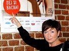Bára Basiková v novém úesu na tiskové konferenci projektu Dej si bacha! 