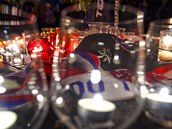 Pieta za hokejisty Karla Rach�nka, Josefa Va���ka a Jana Marka na pra�sk�m...