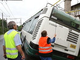 Pi nehod trolejbusu v Plzni-ernicch utrpli ti lid zrann.