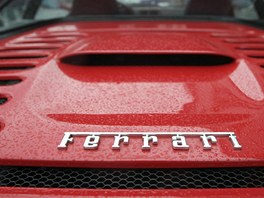 FERRARI. Bez auta této znaky si nelze 