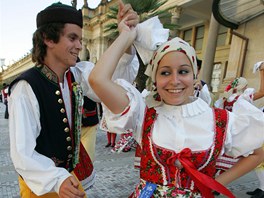Tanenci chodskho souboru Mrkov na 16. Karlovarskm folklornm festivalu. 