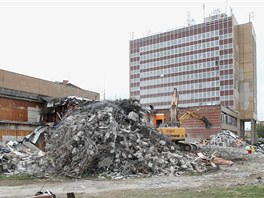 Demolice bývalého spoleenského sálu Sidia v sousedství olomouckého hotelu