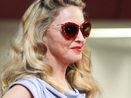 Kdy se Madonna na zaátku pehlídky objevila na Lidu, fanouci íleli a...
