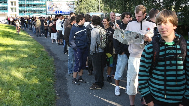 V úterý si pily tisíce lidí v Plzni koupit lístky na fotbalovou Ligu mistr,