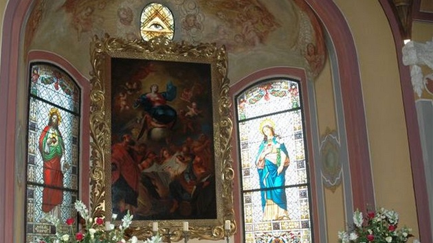 Snímek z kaple zámek Zbiroh, který proslul mimo jiné nádhernými kresbami, která