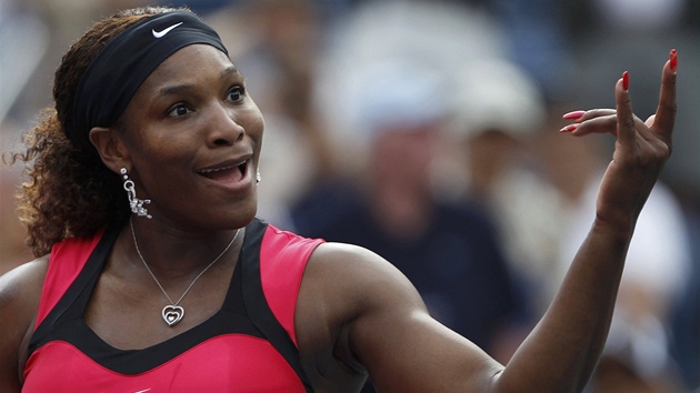 Americká tenistka Serena Williamsová gestikuluje po vítzství ve druhém kole US