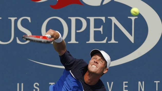 SE ZAPŘENÍM. Český tenista Tomáš Berdych měl v zápase třetího kola US Open