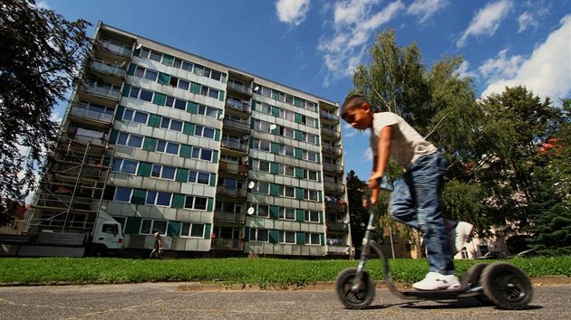 Paneláky v Rumburku, kde bydlí peván sociáln slabí.