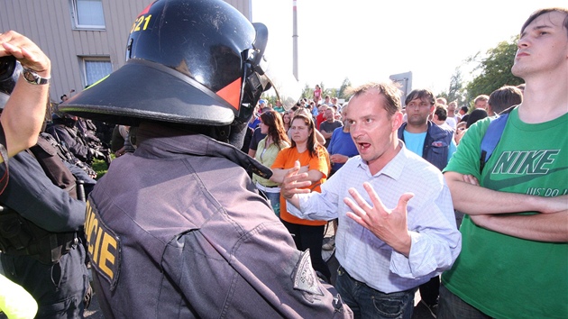 Páte�ní demonstrace proti ob�an�m, kte�í po�kozují m�sto Varnsdorf.