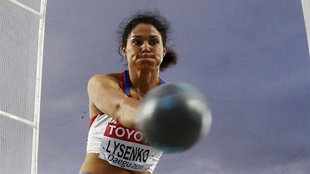 MOMENT SOUST�ED�NÍ. Ruská kladivá�ka Ta�ána Lysenková se koncentruje na jeden