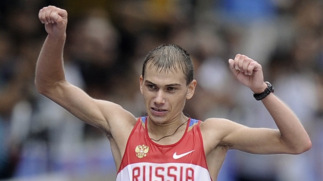 Rus Sergej Bakulin ovládl na atletickém MS v Tegu chodecký závod na 50 kilometr