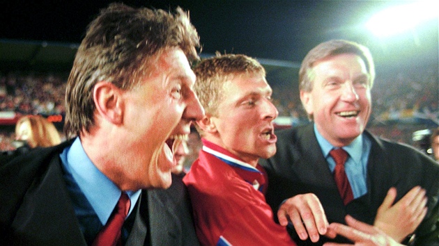 Trenér �eské fotbalové reprezentace Jozef Chovanec, zálo�ník Martin Ha�ek a