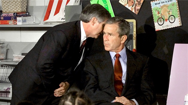 O toku na druhou v Svtovho obchodnho centra se okamit dovdl i prezident George Bush, kter byl prv na exkurzi zkladn koly v Sarasot na Florid. Reagoval nkolikaminutovm mlenm.