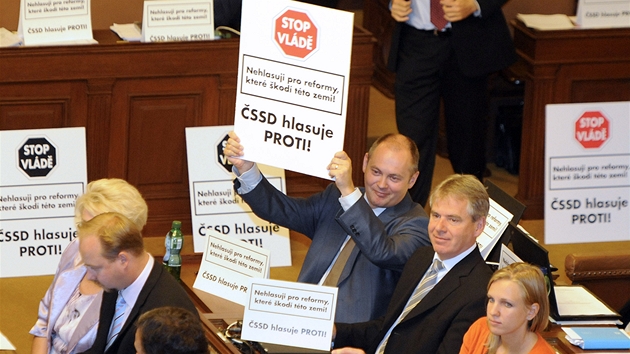 Poslanci SSD na schzi Poslanecké snmovny (2. záí 2011)