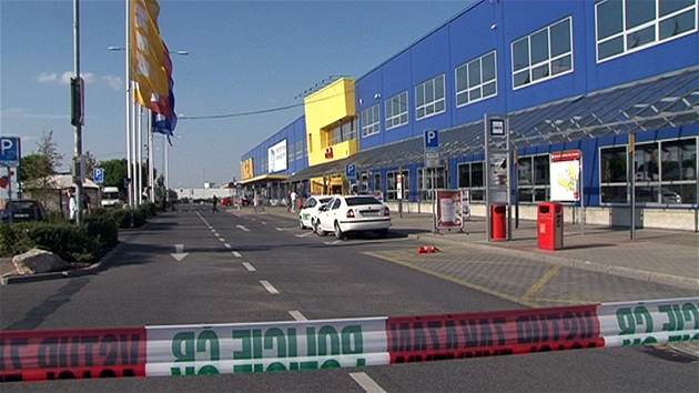 Policie evakuuje prodejny IKEA.